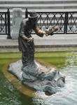 Скульптурная композиция на воде. 
Золотая рыбка.