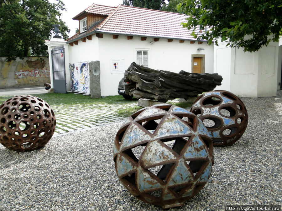 Стеклянные шары (вообще-то они металлические) Прага, Чехия