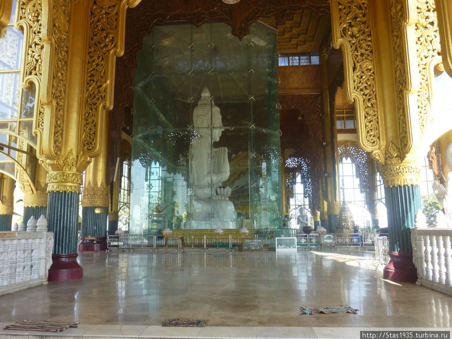 Янгон. Храм Мраморного Будды. Янгон, Мьянма