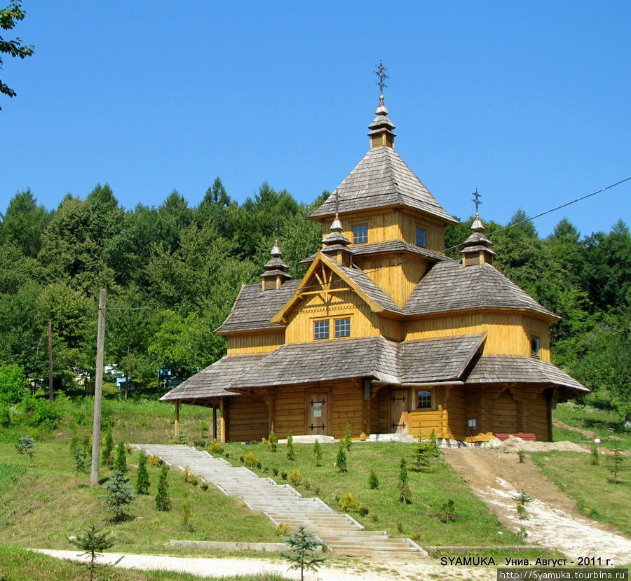 Деревянная церковь св. Леонтия и Климентия Унив, Украина