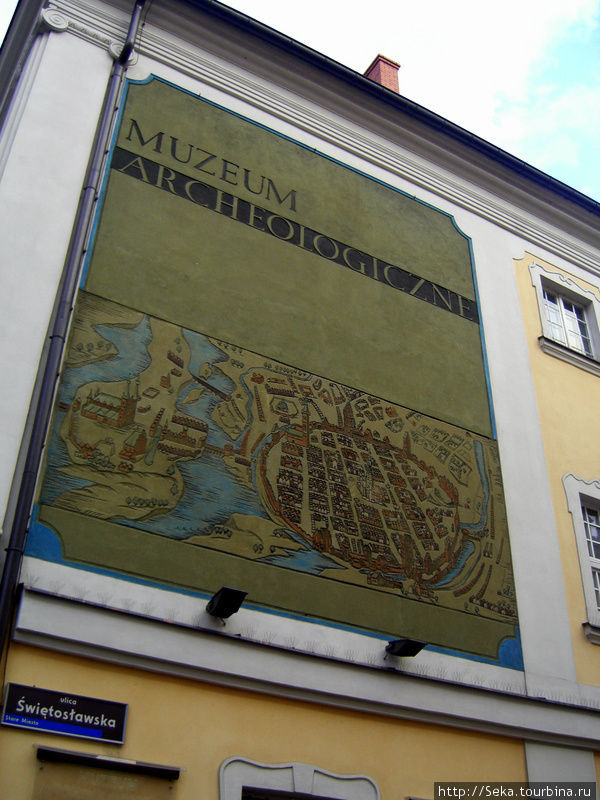 В этом здании Музей археологии Познань, Польша