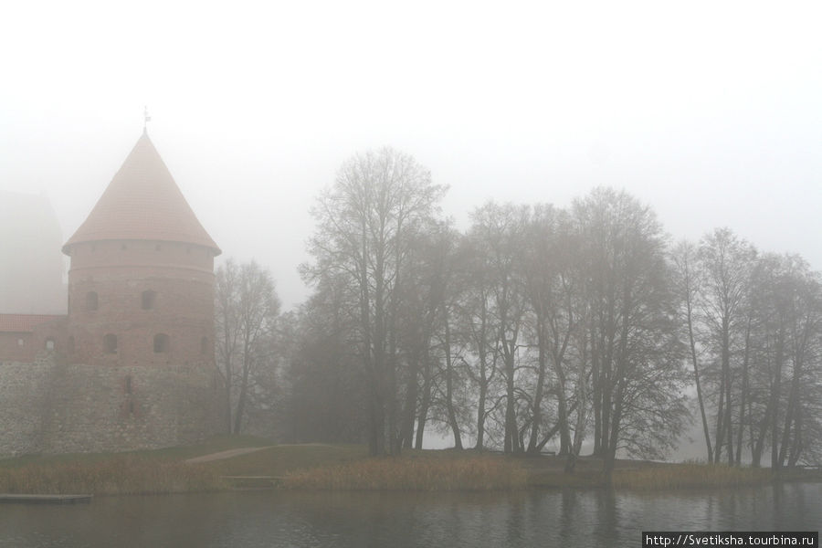 Рыцарский замок в тумане