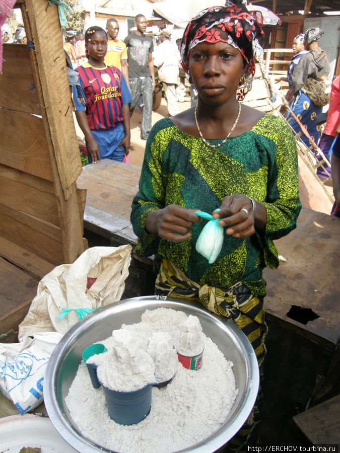 На городском рынке в Канкане Канкан, Гвинея