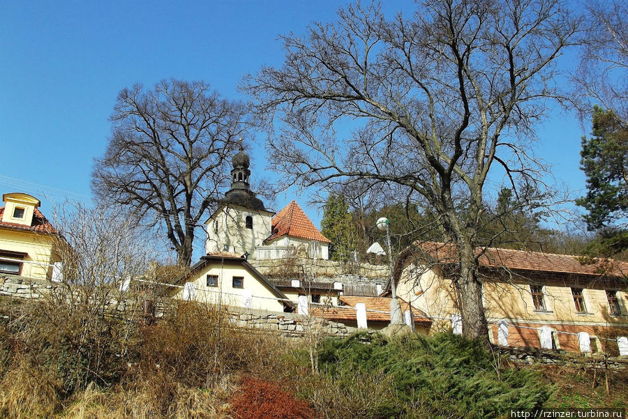 Замок и дорога к нему Карлштейн, Чехия