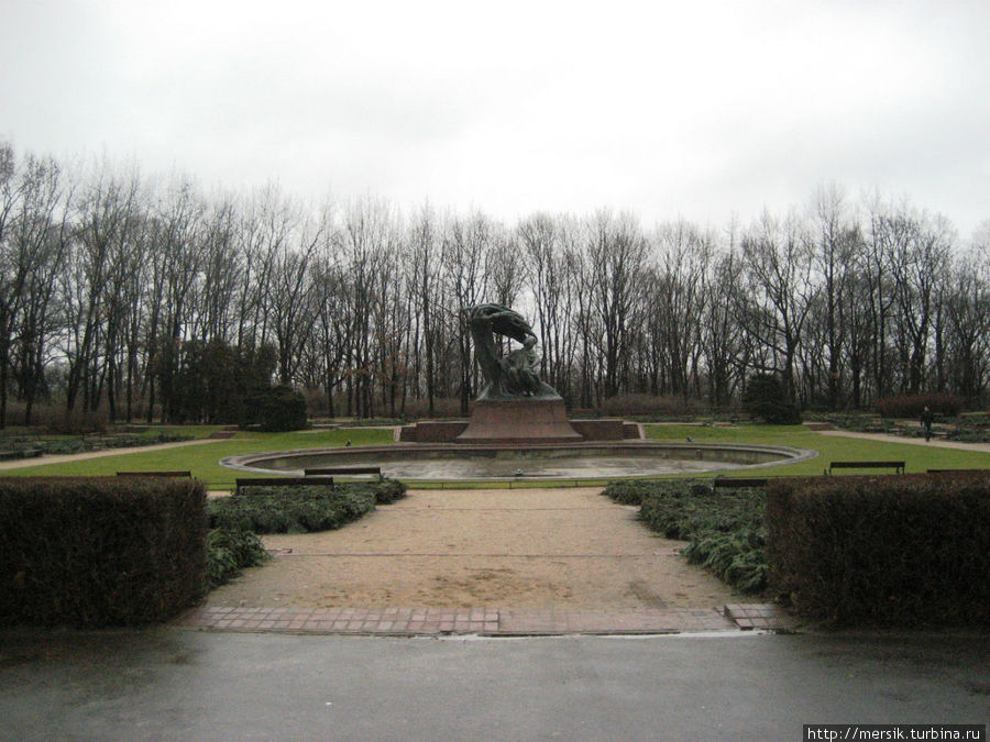 Парк Лазенки , памятник Фредерику Шопену Варшава, Польша