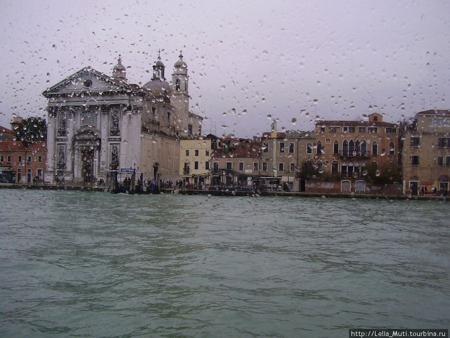 это я заплакала всё окно, из-за грусти что покидаю сказку, в которой можно побывать.. Венеция, Италия