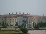 Вид на Большой дворец из Верхнего сада.