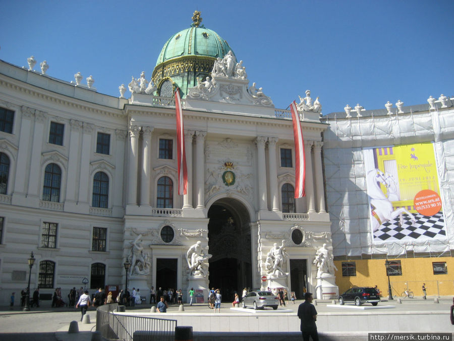 Загадочное шествие с флагами Вена, Австрия