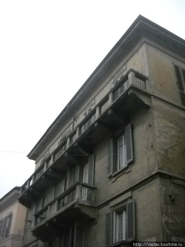 Типичное здание Павия, Италия