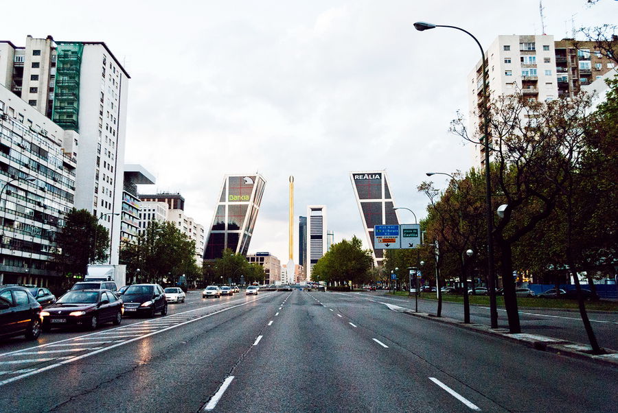 За редким исключением, кругом одни серые многоэтажки. Мадрид, Испания