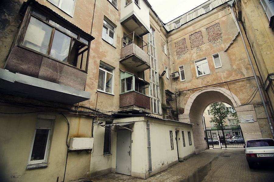 Внутренние дворы в центре. Донецк, Украина