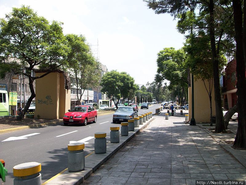 Финальная арка (остались только столбы). Фото из википедии Мехико, Мексика