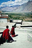 Дети-монахи в монастыре Дискит, долина Нубра, Ладакх.