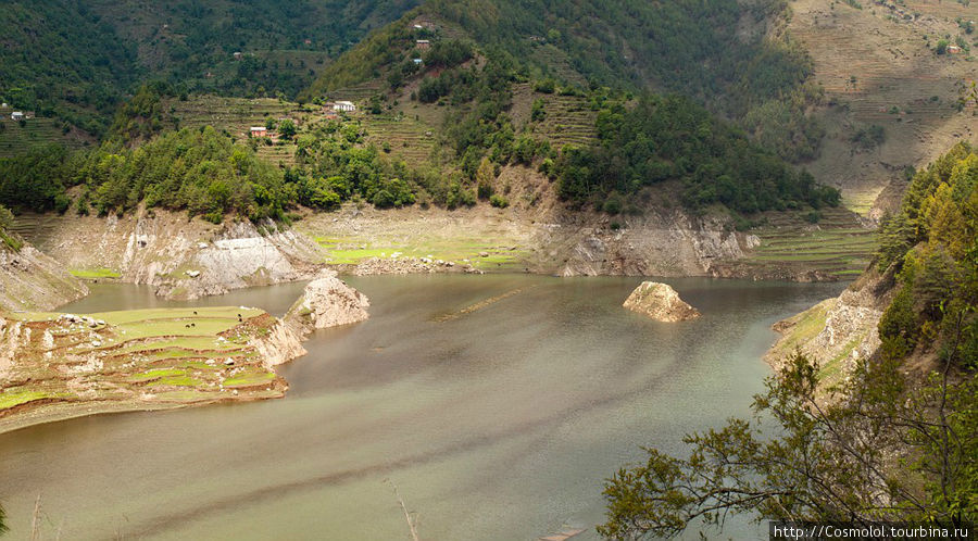 Ватерлиния озера Кулехани Зона Багмати, Непал