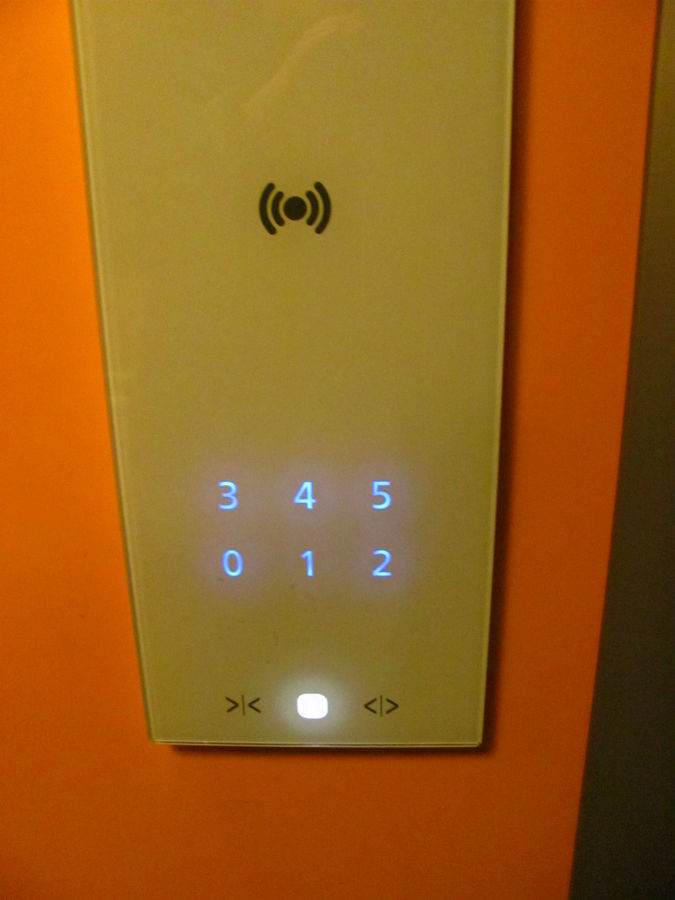 Сенсорная панель в лифте Виймси, Эстония