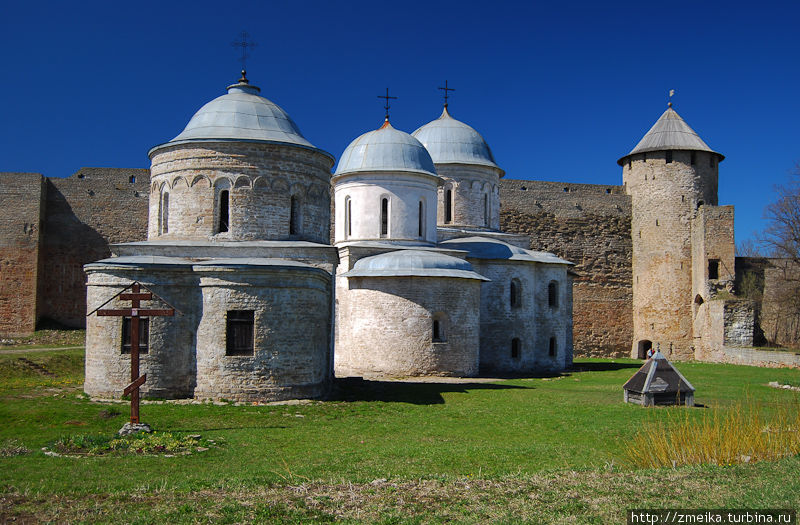 Церковь, собор и Воротная башня крепости Ивангород, Россия