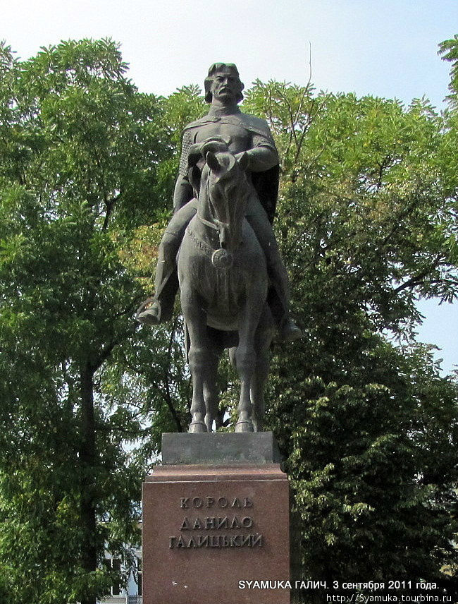 Памятник королю Даниилу Галицкому в Галиче.
