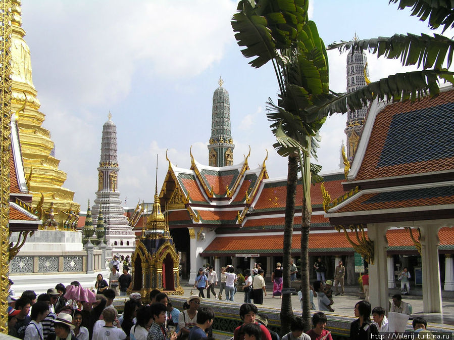 Во дворе храма Бангкок, Таиланд