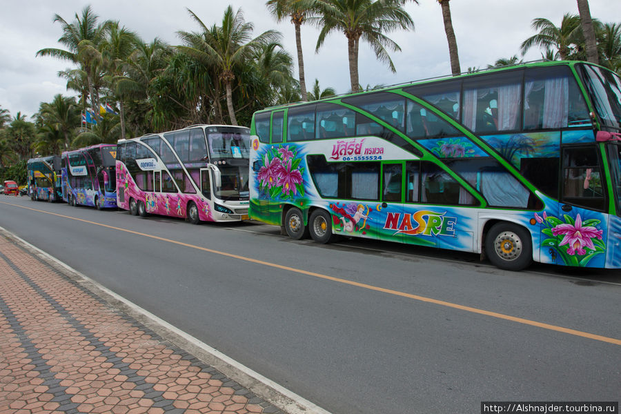 Экскурсионные автобусы. Остров Пхукет, Таиланд