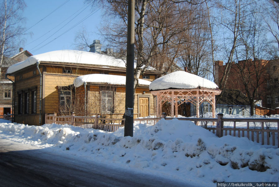 Жилой дом по улице Кирова, сохранилась даже беседка конца 19 века. Сортавала, Россия