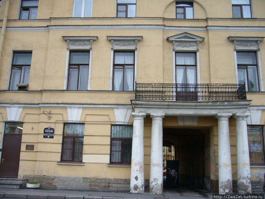 Парадный вход в петербургский дом
