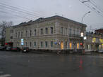 Дом 25 — палаты Е. И. Любимовой (контора и ресторан)