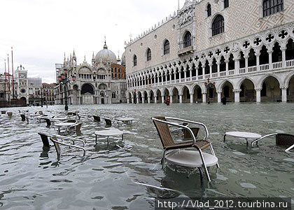 Аква Альта - высокая вода Венеции. Венеция, Италия