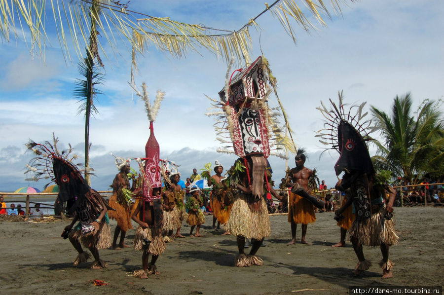 Танцы продолжаются Провинция Галф, Папуа-Новая Гвинея