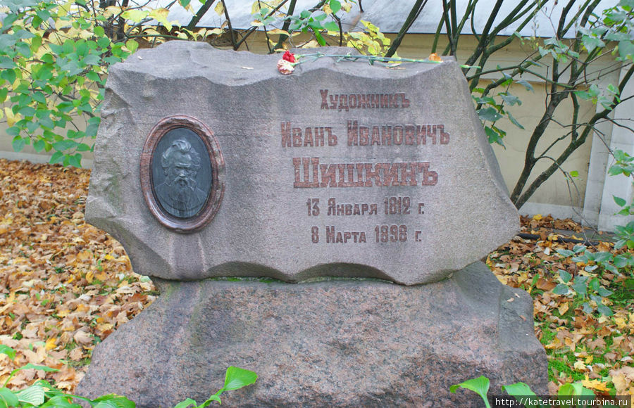 Памятник на могиле И.И.Шишкина Санкт-Петербург, Россия