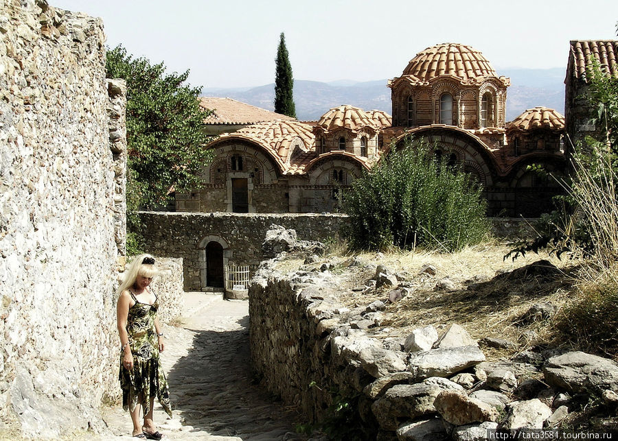 Монастырь Пантанасса в городе-призраке Полуостров Пелопоннес, Греция