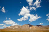 Взгляд от озера назад. Толи облако решило приземлиться, толи уже взлетает. Эта фотография вызывает у меня ассоциации с тибетскими пейзажами... да, не зря проводят параллели и объединяют Алтай и Гималаи.
