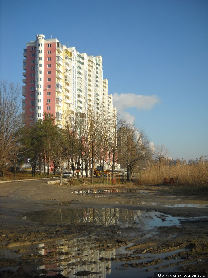 Новостройка на фоне прошлого Краснодар, Россия