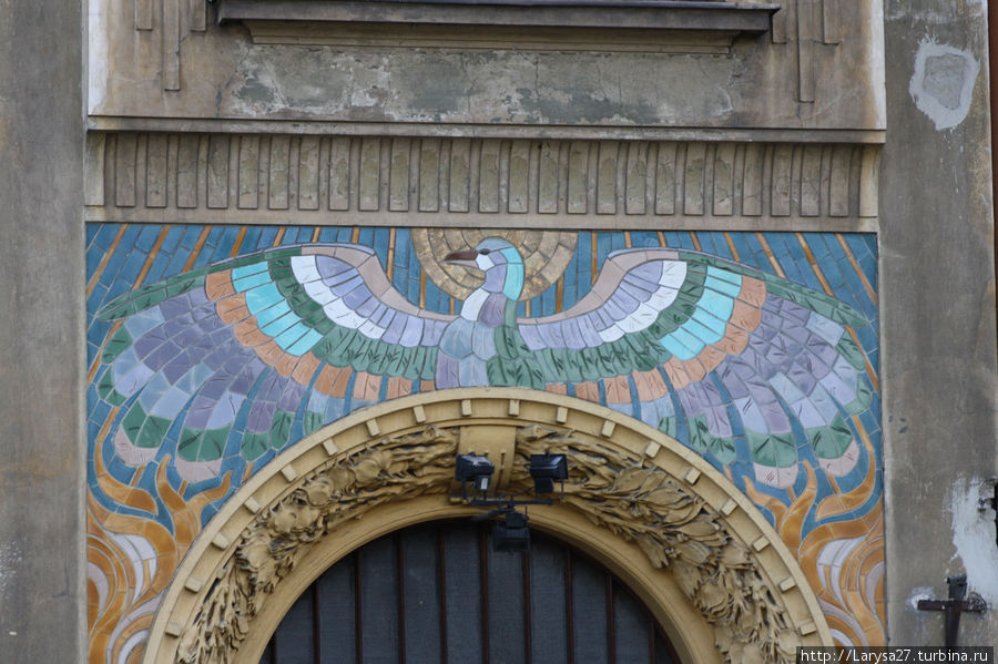 Мозаик над входом в Глагол Прага, Чехия