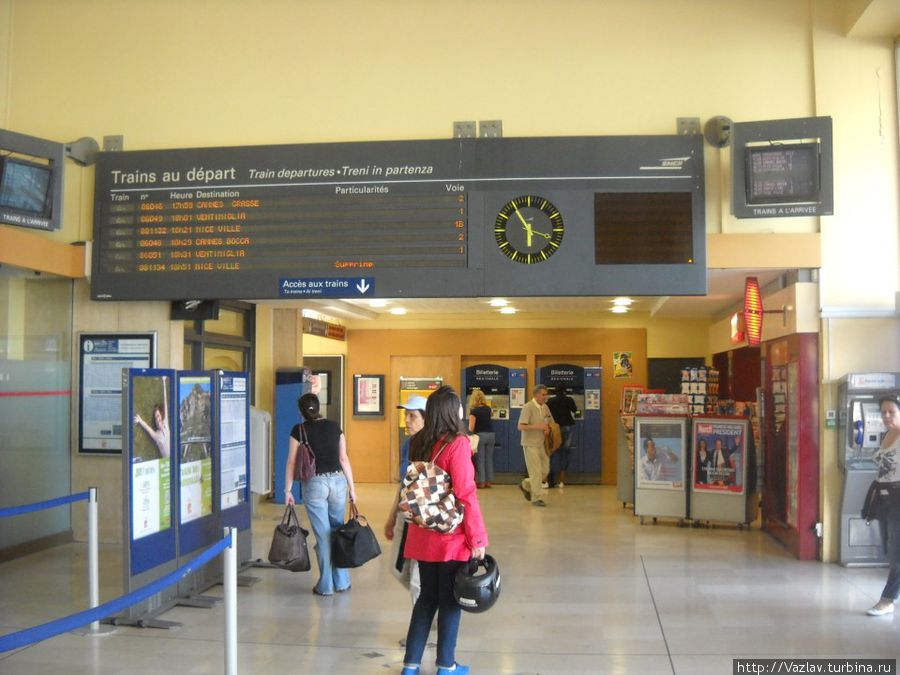 Главный зал вокзала Ментона, Франция
