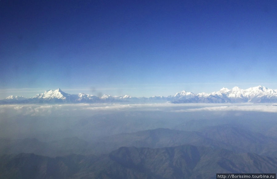 Вот так выглядят Гималаи из иллюминатора самолёта. Непал