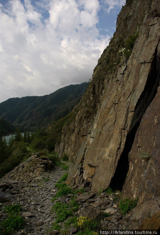Обрушение скалы прямо на тропу... Алтайский край, Россия