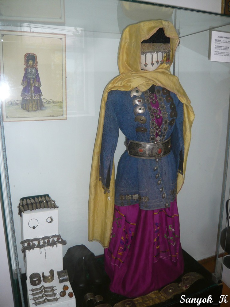 Какие особенности национального ногайского костюма характеризуют. Национальный костюм ногайцев. Национальный костюм ногайцев мужской. Национальный костюм ногайцев женский. Ногайский костюм женский.