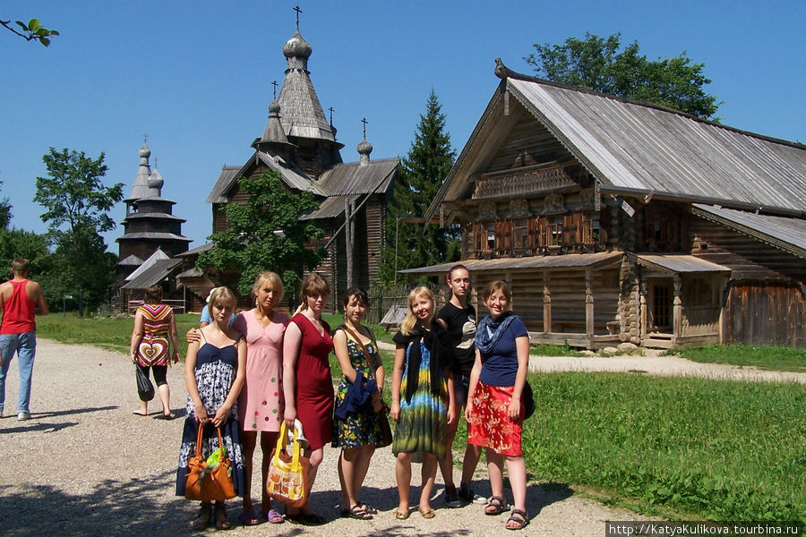 Группа в Витославицах — музее деревянного зодчества Великий Новгород, Россия