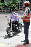 В Бангкоке без прав ездить нельзя. А без шлема?