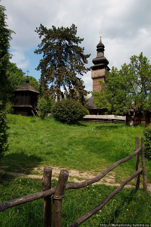 Лемковская деревянная церковь. Построена без единого гвоздя. Ужгород, Украина