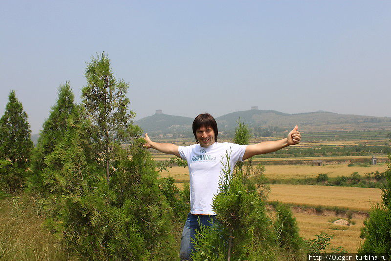 Олег Семичев на вершине китайской пирамиды Провинция Шэньси, Китай