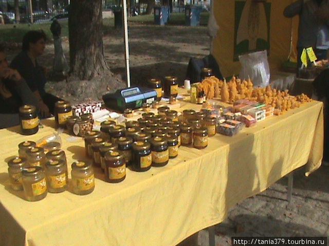 Мёд и  другие пчелиные продукты. Неаполь, Италия