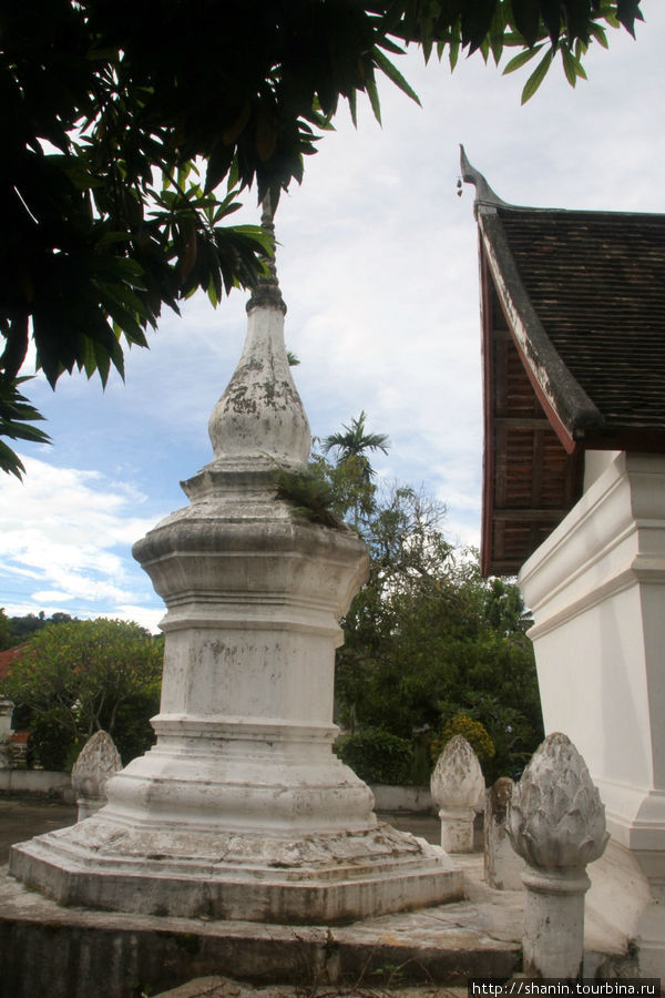 Белый монастырь Луанг-Прабанг, Лаос