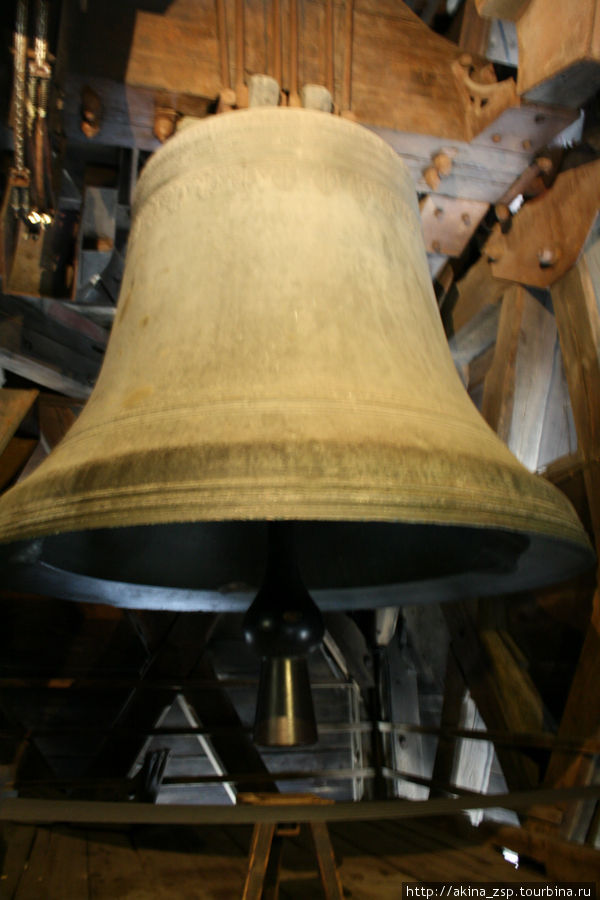 Тот самый колокол, в котрый бил Кваземода Париж, Франция