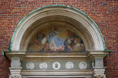 На фронтоне церкви Санта Мария делле Грацие.