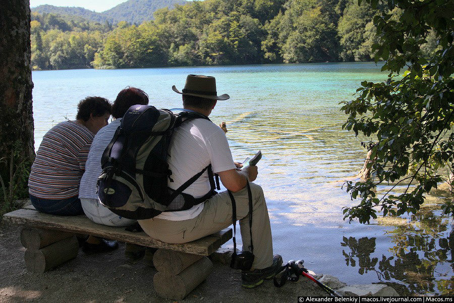 На Плитвицких озерах много мест, где можно отдохнуть, почитать книгу или полюбоваться нетронутой природой. Национальный парк Плитвицкие озёра, Хорватия