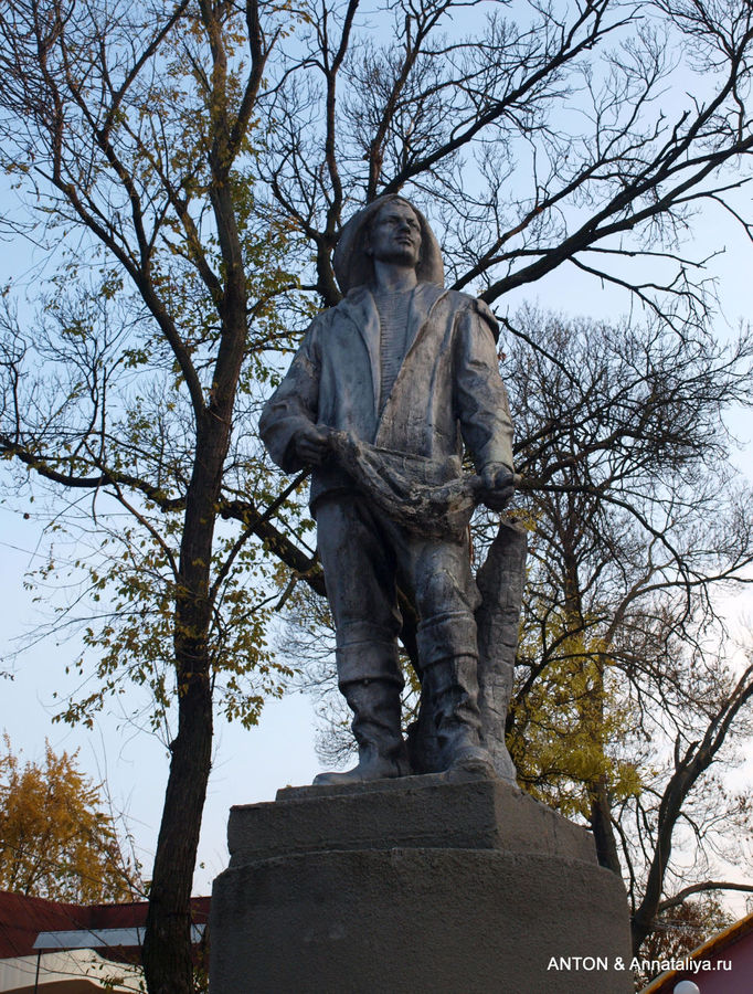 Памятник рыбаку. Вилково, Украина