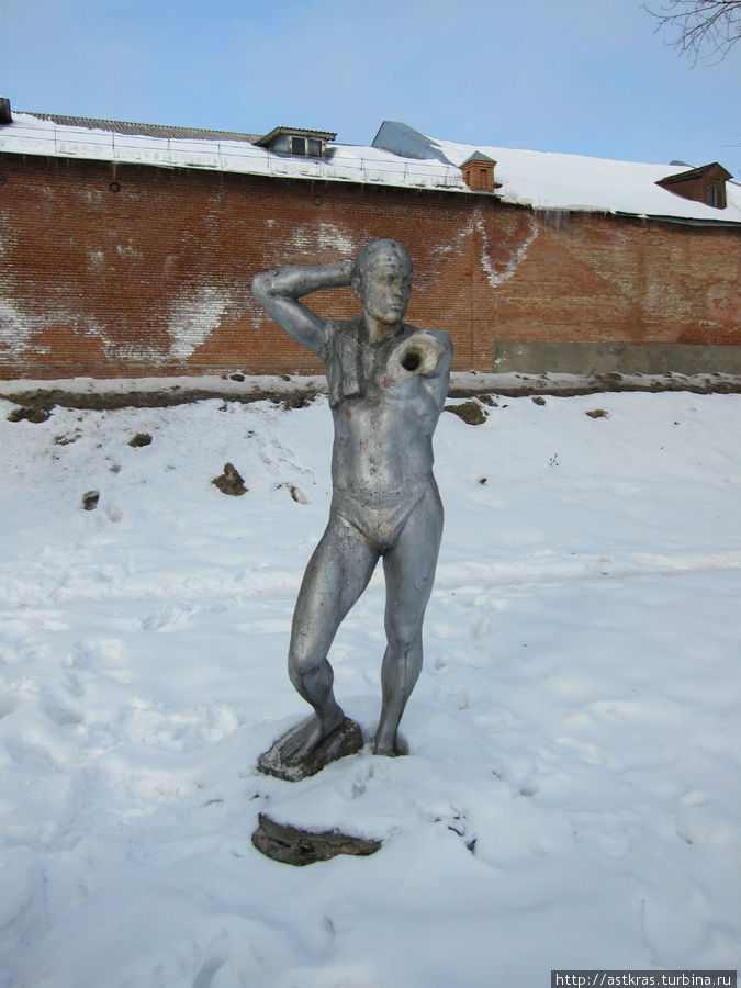 скульптура около Фабричного пруда Гаврилов-Ям, Россия