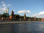 Кремлёвская стена с башнями.