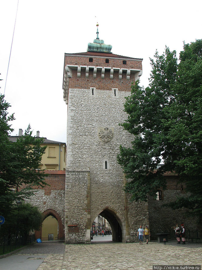 Флорианская башня. Вид со стороны барбакана. Краков, Польша